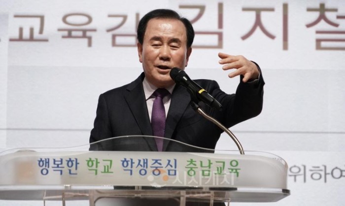 [크기변환]사본 -(사진2) 2022년 학교체육 활성화 유공 종합 시상식(김지철 교육감).jpg