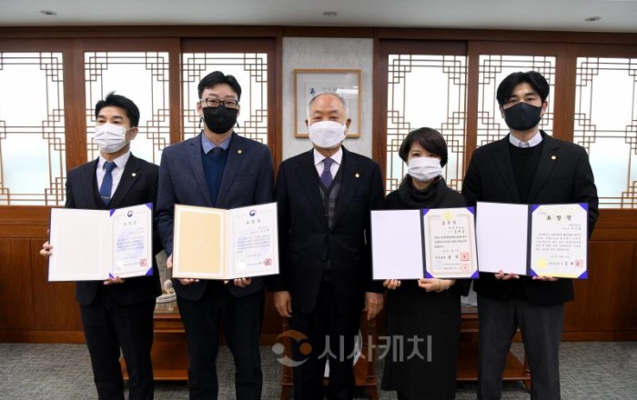 [크기변환]백석대ㆍ백석문화대, 국무총리상부터 교육부장관상까지 교직원 ‘수상 잔치’.JPG