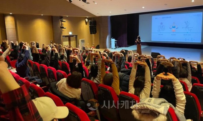 [크기변환](사진1) 학교 급식종사자 정기 안전 보건교육(근골격계질환 예방 교육).jpg