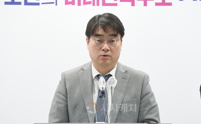 [크기변환]사본 -230202 브리핑(남궁호 경제산업국장).jpg