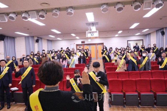 [크기변환]보도자료(아산교육지원청, 반부패 청렴 실천을 위한 교직원 실천 다짐과 기관장 주관 적극행정 교육 실시) (1).JPG