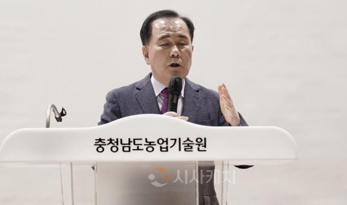 [크기변환]사본 -(사진4) 농촌체험학습 및 학교정원 가꾸기 프로그램 운영 결과 보고회(김지철 교육감).jpg