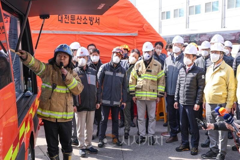 [크기변환]이장우 대전시장, 이정식 고용노동부 장관과 화재현장 점검03.jpg