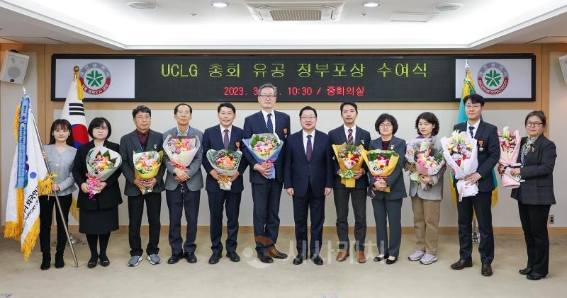 f_이장우 대전시장,‘2022 대전 UCLG 총회 유공’정부포상 전수01.jpg