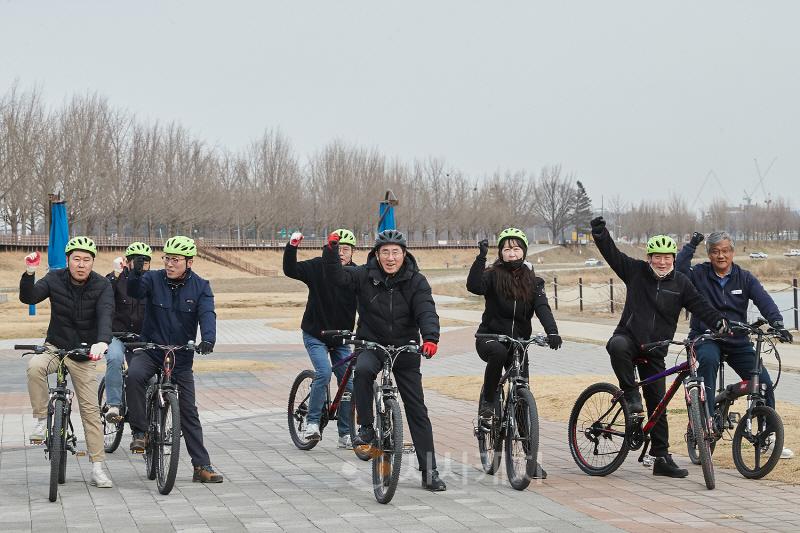 [크기변환]1. 박경귀 시장 "곡교천, 시민 휴식 공간 넘어 관광인프라로 발전시킬 것” (1).jpg