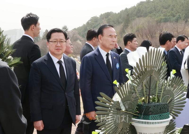 f_이장우 대전시장, 서해수호의 날 기념식 참석...영웅묘역 참배01.jpg