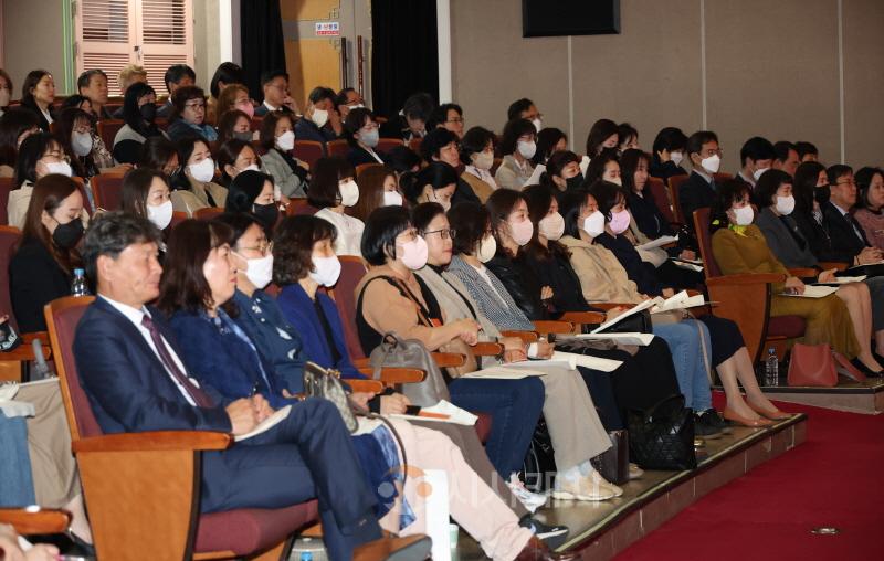 [크기변환]사본 -(사진4) 나눔의 학교 문화 조성을 위한 특강 실시.jpg