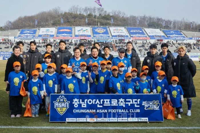 [크기변환]1. 충남아산FC, ‘2023 K리그2’ 화려한 홈 개막… ‘함성과 열기 후끈’ (3).jpg