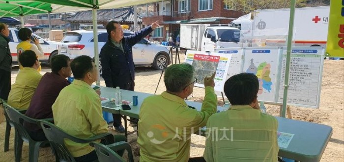 [크기변환]0403_농수산해양위원회 금산 복수면 산불현장 방문.jpg