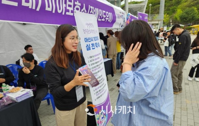 [크기변환]사본 -6. 제62회 성웅 이순신 축제와 함께하는 아산시 외국인 통역봉사단.jpg