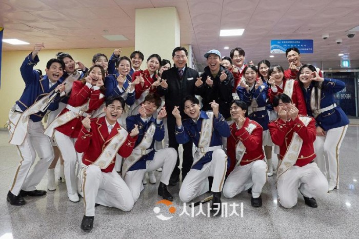 [크기변환]4. 하모나이즈, 성웅 이순신 축제서 감동적인 ‘나를 태워라’ 공연 펼쳐 (2).jpg