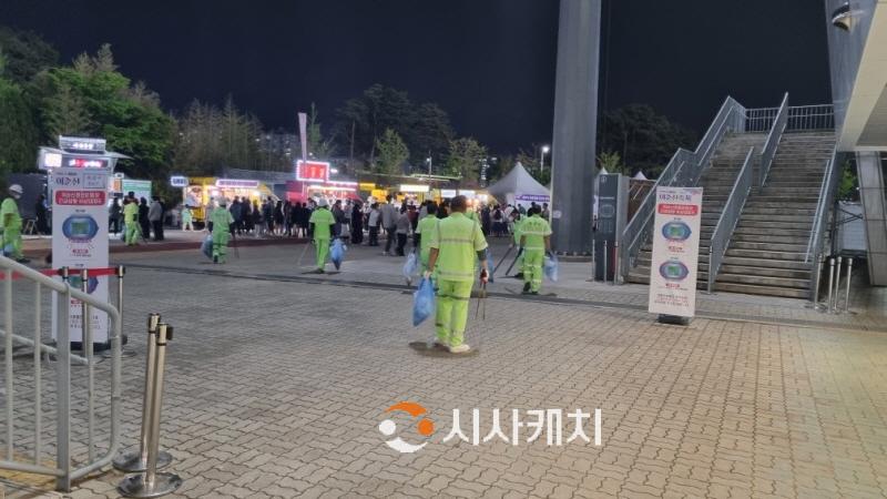 [크기변환]5. 제62회 성웅 이순신 축제의 화려한 성공 뒤 숨은 공신.jpg