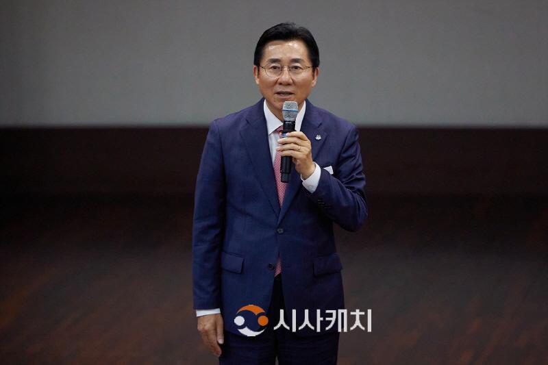 [크기변환]1. 박경귀 아산시장 "민선 8기 정책에 4차산업 신기술 트렌드 접목할 것” (1).jpg