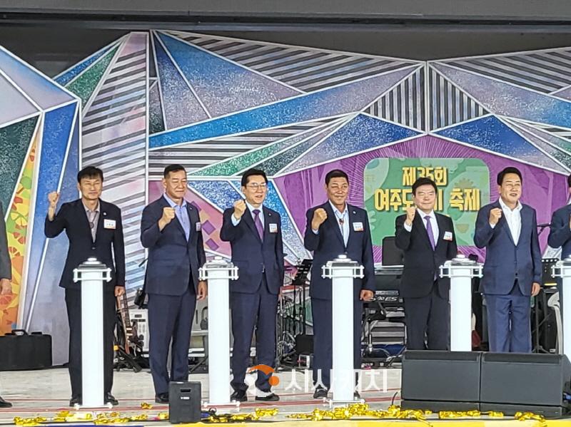 [크기변환]1. 박경귀 아산시장, ‘제35회 여주 도자기 축제’ 개막식 참석 (1).jpg