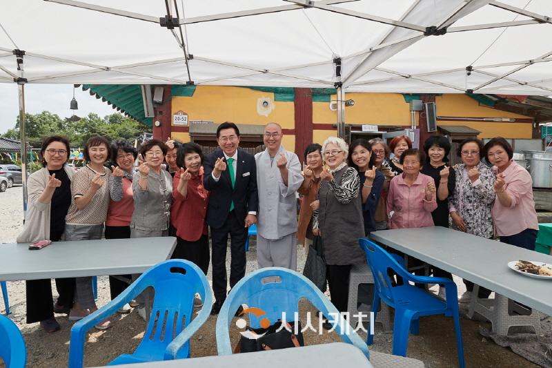 [크기변환]3. 박경귀 아산시장, 부처님 오신 날 앞두고 주요 사찰 방문 (1).jpg