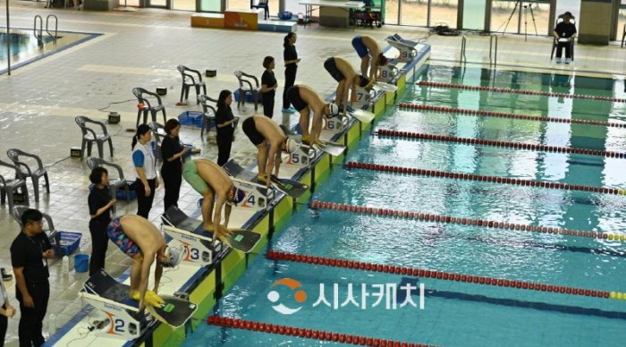 [크기변환]사본 -6. 박경귀 아산시장 &quot;이충무공배 전국핀수영대회, 친목과 화합의 장이 됐길”.jpg