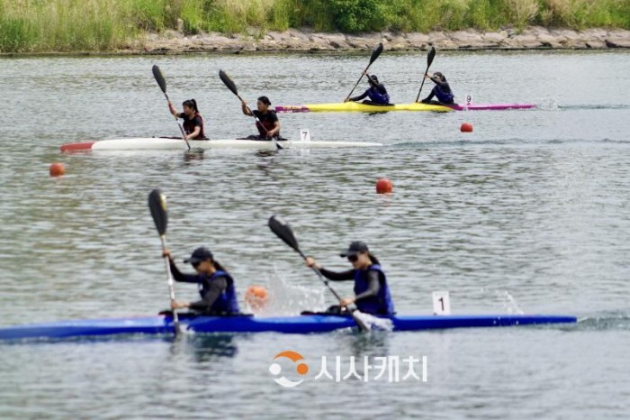 [크기변환](사진4) 서령중 카누 경기 모습.jpg