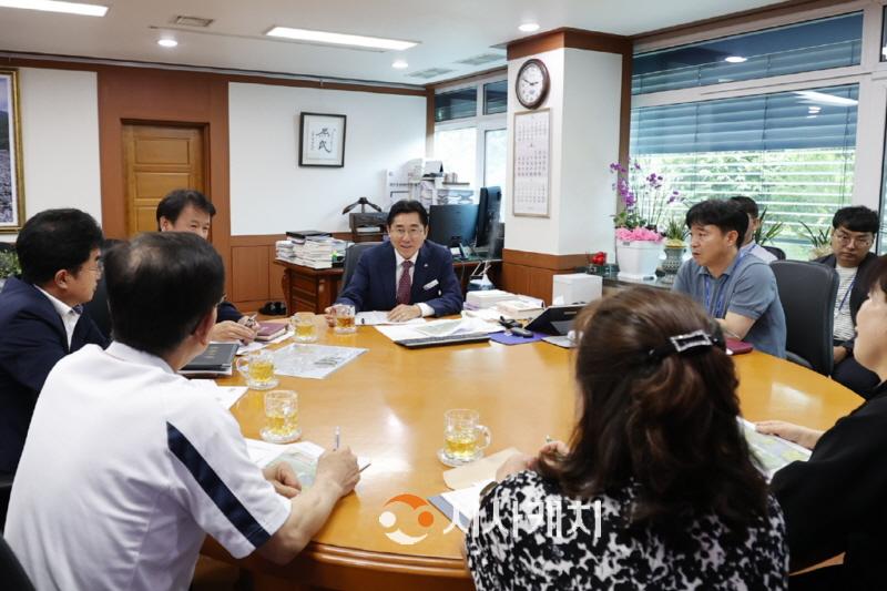 [크기변환]2. 박경귀 아산시장 "시민과 소통… 늘 고민하며 해법 찾겠다” (1).jpg