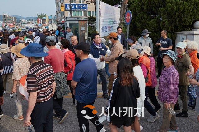 2. 박경귀 아산시장, 영인 토정 건강 걷기대회 참석..."서북부권 생태농업과 관광중심지로 견인할 것” (2).jpg