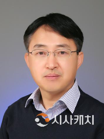 이철휘(명함사진).jpg