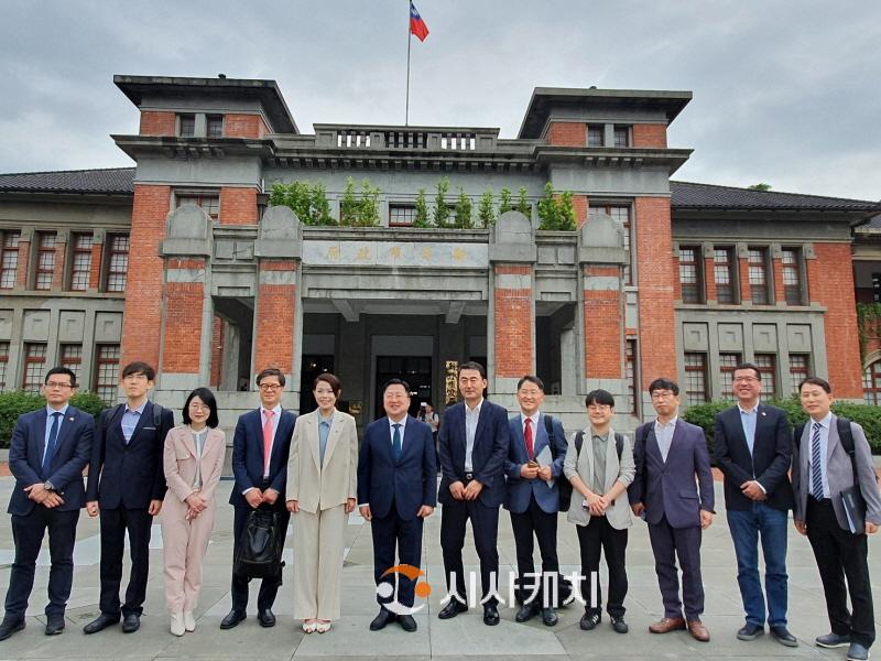 [크기변환]이장우 대전시장, 글로벌 반도체 기업 TSMC와 폭스콘 방문04(신주시청 방문).jpg