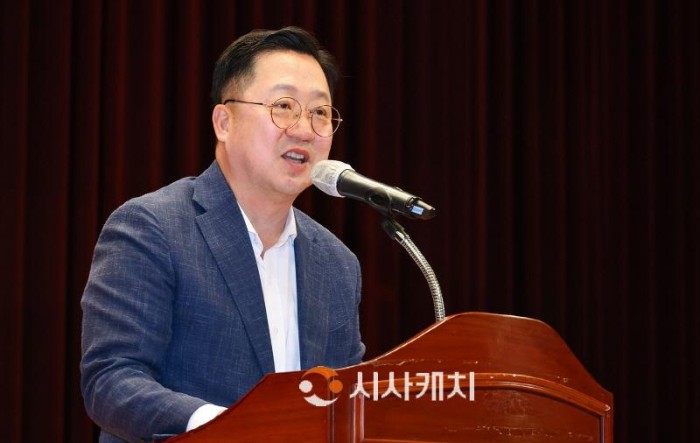 [크기변환]사본 -이장우 대전시장, ‘2023 아이돌보미 보수교육’ 참석자 격려01.jpg