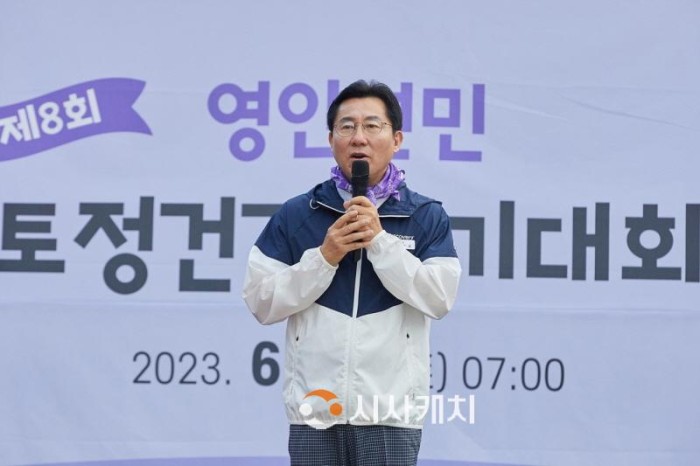 [크기변환]2. 박경귀 아산시장, 영인 토정 건강 걷기대회 참석...&quot;서북부권 생태농업과 관광중심지로 견인할 것” (1).jpg