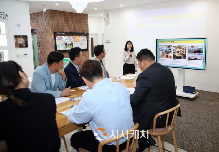 [크기변환]230629_청년특위 현장방문 (아산 청년아지트 나와유) (2).JPG