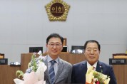 [크기변환]사본 -230712_2023년 2분기 다독의원 선정패 수상(김선태 의원).jpg