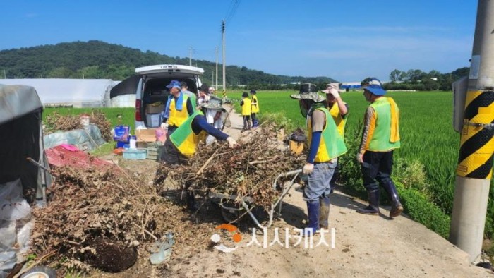 [크기변환]6. 대전시자원봉사연합회, 충남 수해피해 현장 복구 지원(수시보도)사진1.jpg