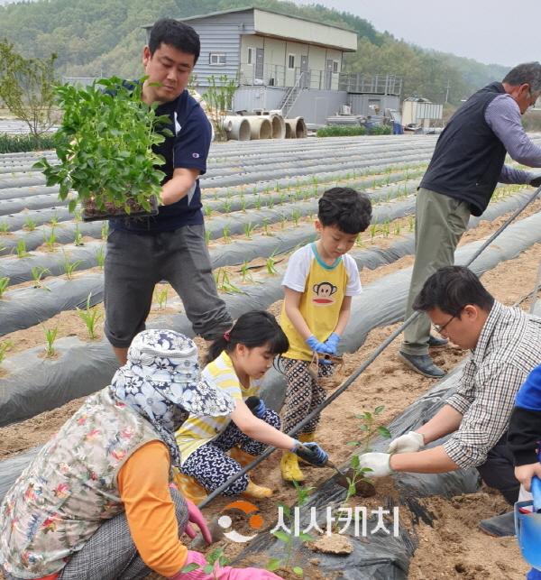 [크기변환]사본 -3. 2023년 양성평등주간 기념 ‘아산시 가족사랑 사진 공모전’ 수상작 선정.jpg