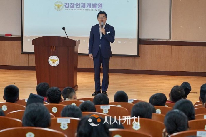 [크기변환]1. 박경귀 아산시장, 경찰인재개발원 네발 잼버리 대원 격려 (1).jpg