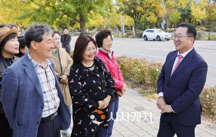 [크기변환][크기변환]사본 -1. 이장우 대전시장, 유성구 방문해 시-자치구 협력 다져_현장방문(한밭대로 보도육교 조성 대상지).jpg