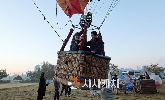 [크기변환]사본 -2. 아산시, 열기구 통한 온천산업박람회 홍보 ‘눈길’ (3).jpg