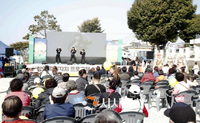 [크기변환][크기변환]2. 아산시 신창역, 사라진 철길 대신 추억을 선물하다 (2).jpg