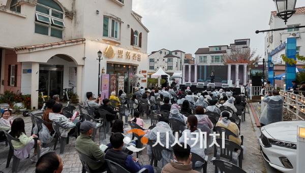 [크기변환]사본 -6. 아산시, 지중해마을 문화 축제 ‘올림포스 신들의 탄생’ 개최 (2).jpg