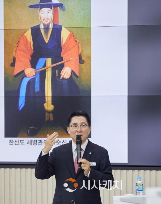 [크기변환]사본 -1. 박경귀 아산시장, 21일 순천향대서 ‘인간 이순신 리더십’ 특강 펼쳐 (1).jpg