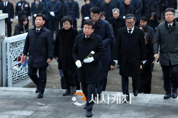 [크기변환]세종시교육청, 2024년 시무식 열고 힘찬 출발 사진3(충령탑).jpg