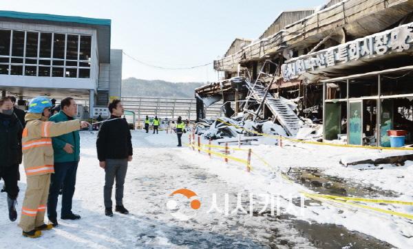 [크기변환][크기변환]사본 -0124_조길연 의장 서천 화재 현장 방문 (2).jpg