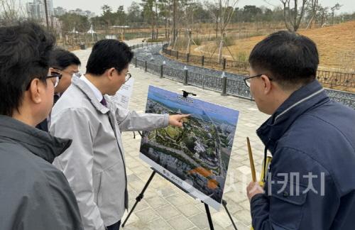 [크기변환][크기변환]사본 -1. 박경귀 아산시장, 아산문화공원 개원 전 시설물 현장 점검 (2).jpg