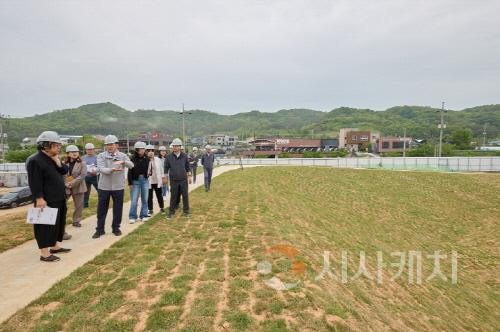 [크기변환][크기변환]1. 박경귀 아산시장 "‘물의 정원’ 신정호, 수질 반드시 개선돼야” (3).jpg