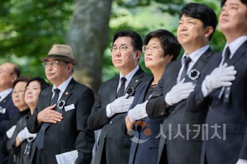 [크기변환][크기변환]2. 박경귀 아산시장 "숭고한 희생의 가치 지키는 의무 다할 것” (1).jpg