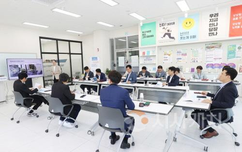 [크기변환]240617_충청남도 청년정책특별위원회 현장방문(충청남도청년센터) (2).JPG