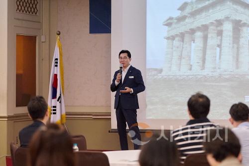 [크기변환]3. 박경귀 아산시장 "‘그리스 문명의 지혜’ 기업 방향성 제시할 것” (5).jpg