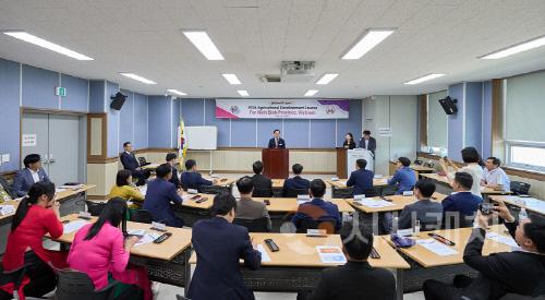 [크기변환]사본 -1. 박경귀 아산시장, "닌빈성 농업연수단 환영…농업기술 교류 기대” (2).jpg