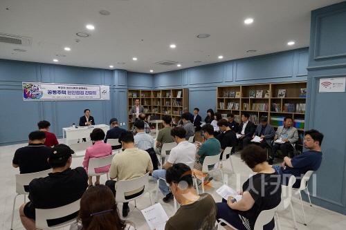 [크기변환]3.(공동주택현장간담회)박경귀 시장, "현장 직접 찾아 확인하고, 주민 불편 사항 듣겠다” (1).jpg