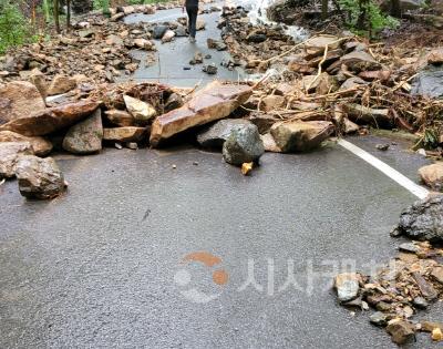 [크기변환]사본 -금산군 도로 파손.jpg