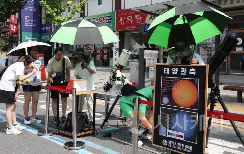 [크기변환]사본 -볼거리 풍성~ 0시 축제 테마부스 북적북적-1.jpg