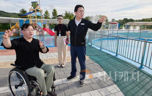 [크기변환]사본 -1. 박경귀 아산시장 "위험요소 사전 제거…안전한 축제 만전” 지시 (3).jpg