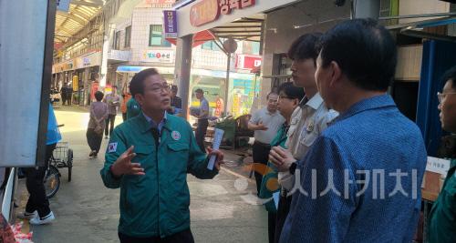 [크기변환]사본 -안전총괄과(김석필 천안시 부시장 전통시장 합동안전점검) (2).jpg